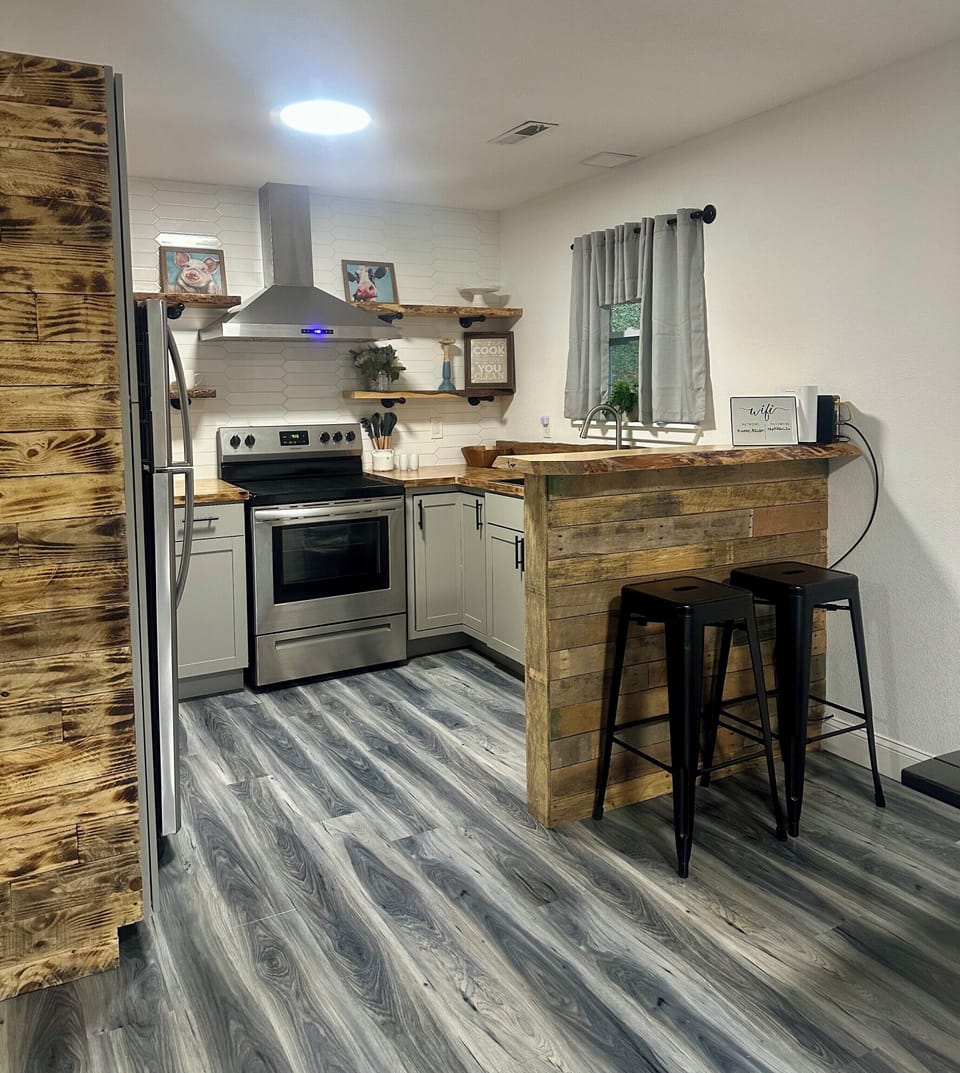 Full Kitchen 