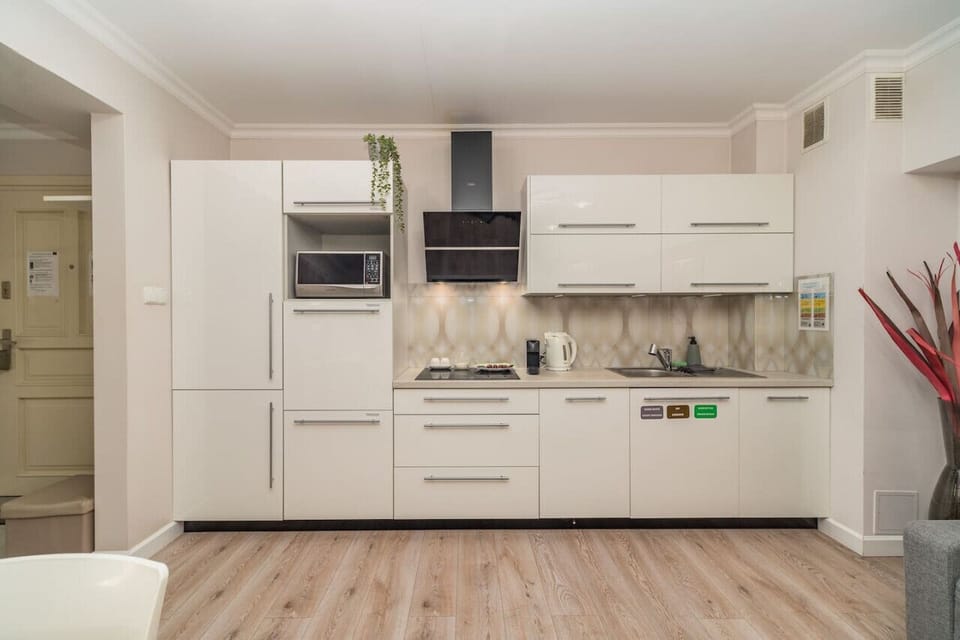Kitchen with Coffee Machine | Book Now with RENTUJEMY.COM