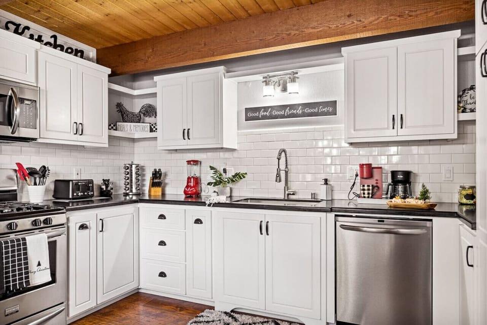 Fully equipped kitchen.