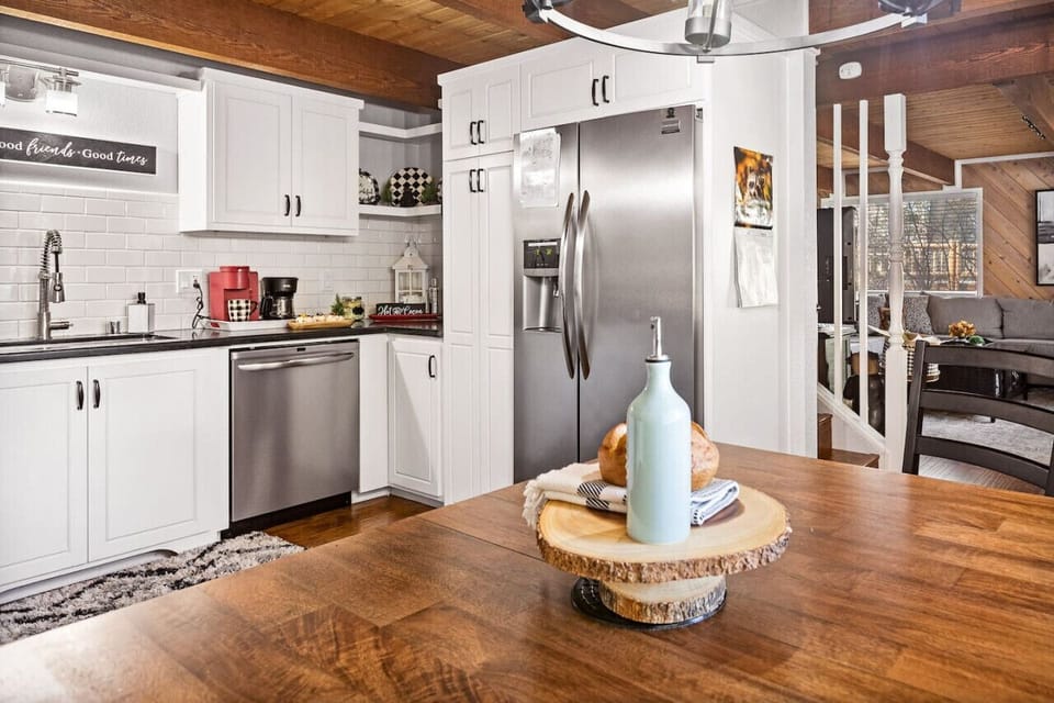 Fully equipped kitchen.