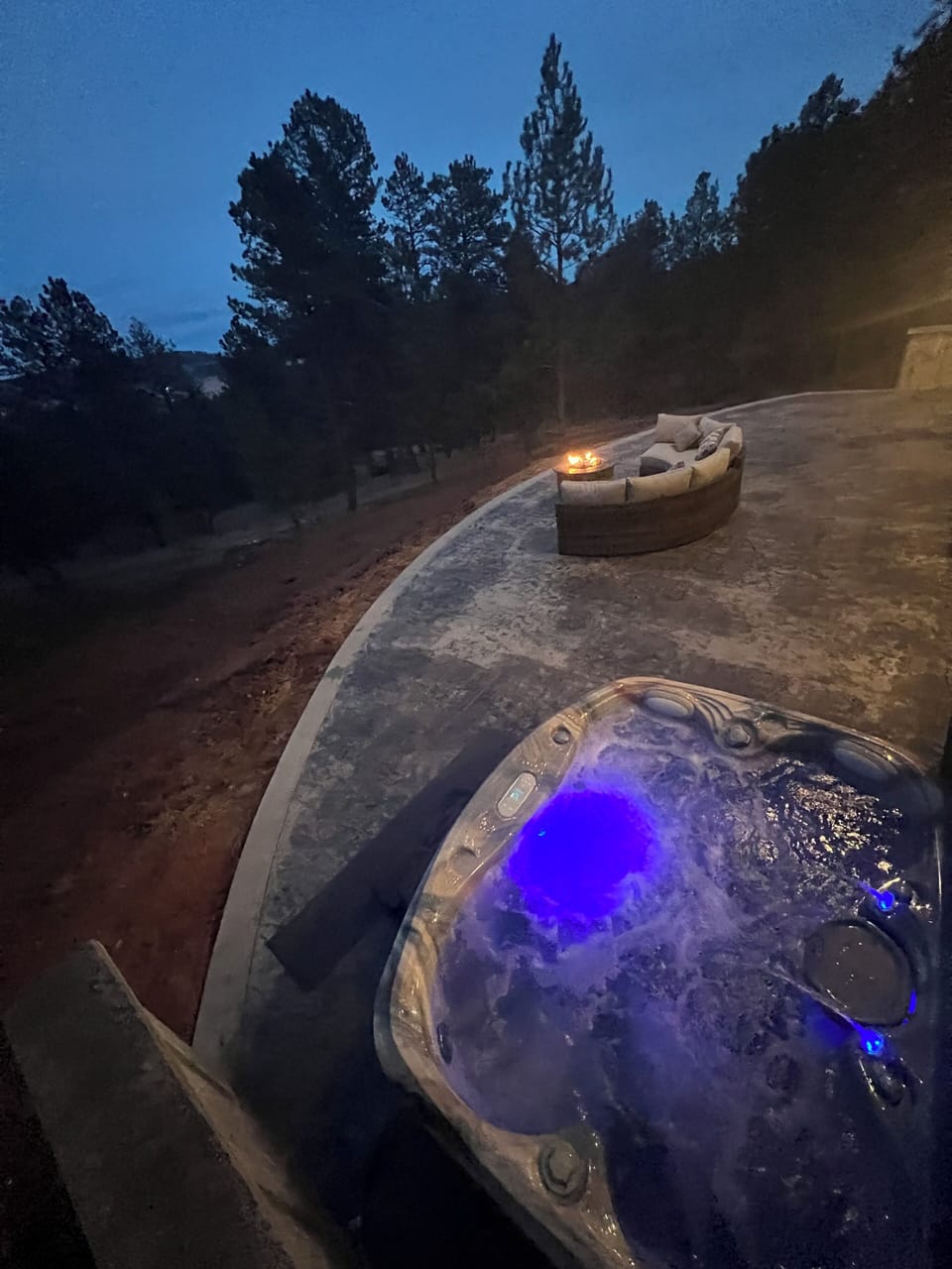Outdoor spa tub
