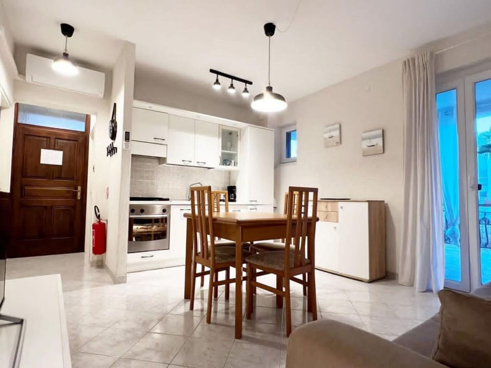 Apartment | Dining