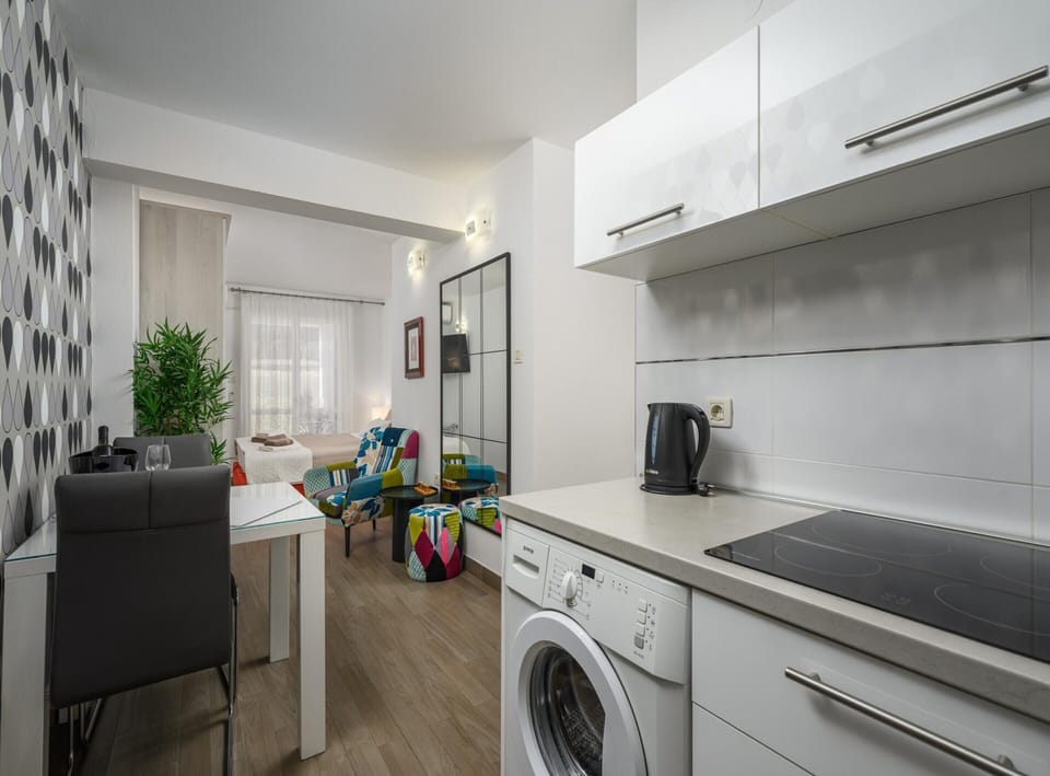 Apartment | Private kitchen | Electric kettle, toaster, cookware/dishes/utensils