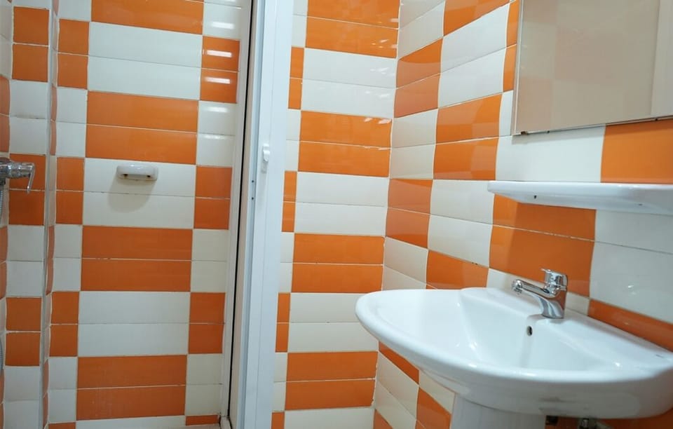 Family Apartment, City View | Bathroom