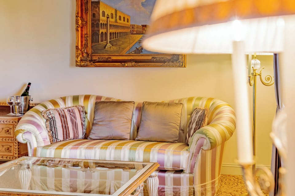 Suite | In-room safe, desk, laptop workspace, soundproofing