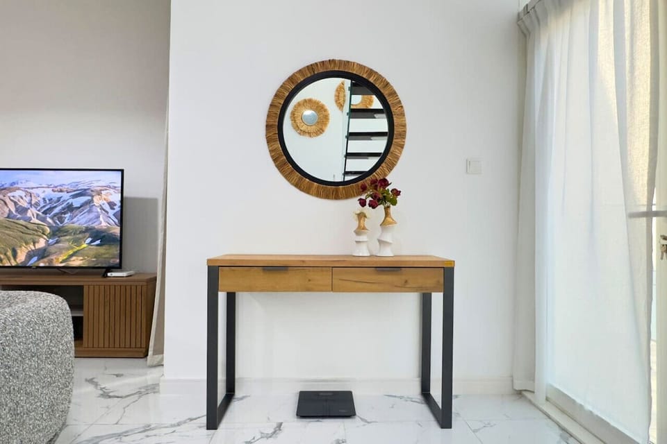 Chic Console Table: The Perfect Spot for Keys, Decor, and Style.
