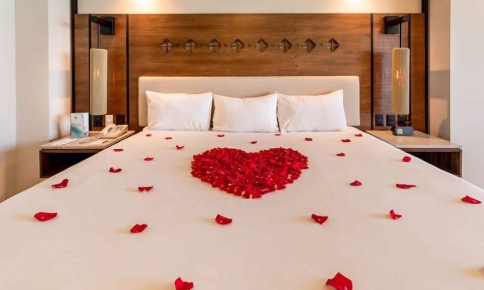 Romantic Room, Balcony Ocean View | Free minibar items, in-room safe, desk, blackout drapes