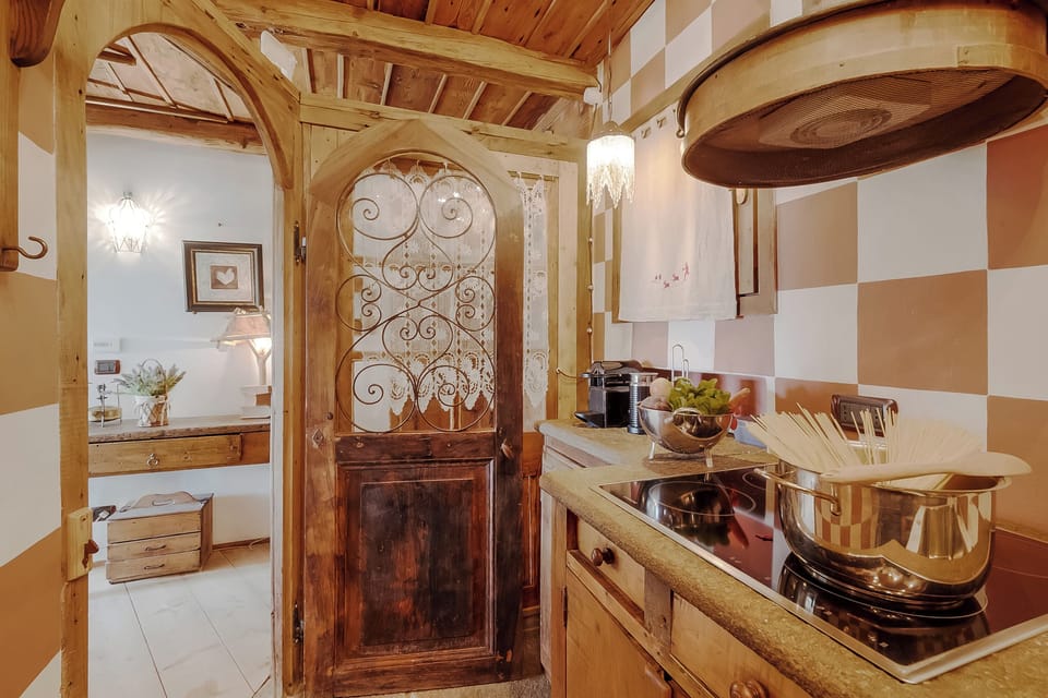 Honeymoon Apartment, Multiple Bedrooms (Grange Romantic Retreat Mountain View) | Interior