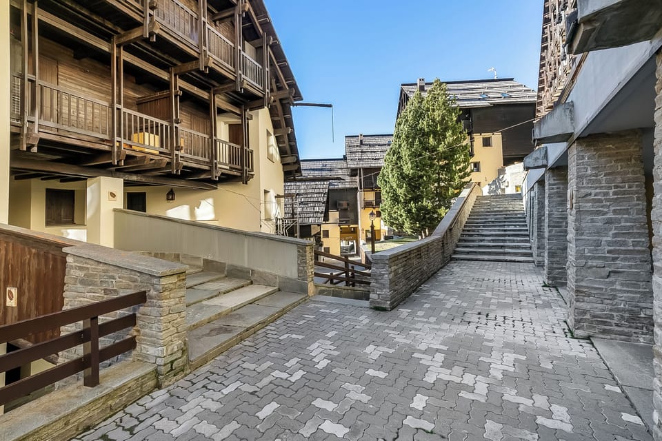 Honeymoon Apartment, Multiple Bedrooms (Grange Romantic Retreat Mountain View) | Property grounds
