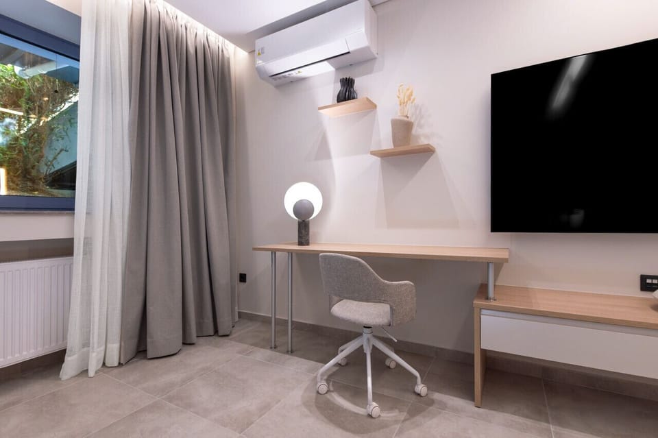 Modern Desk!