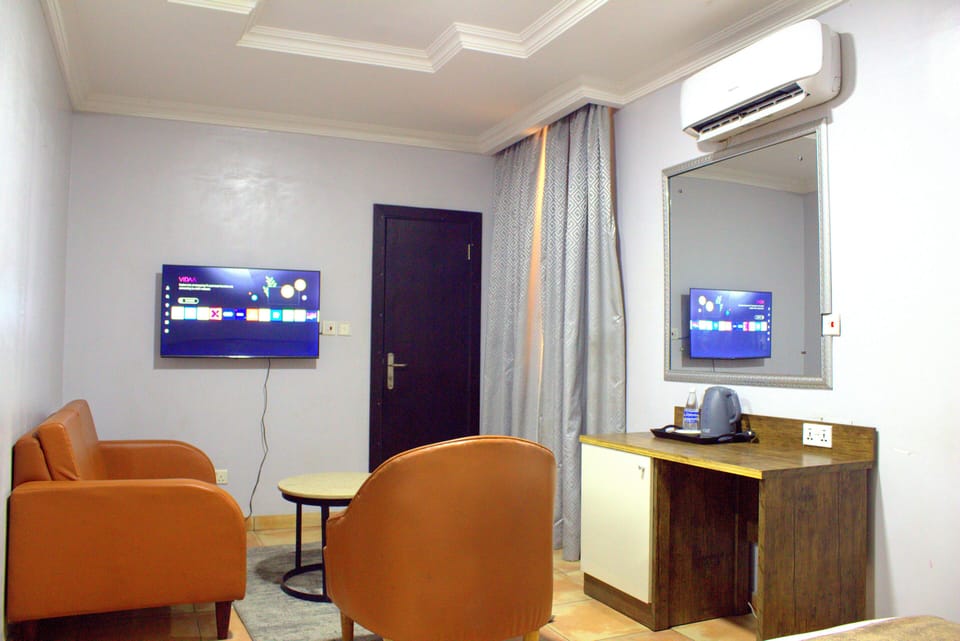 Deluxe Room | Living area