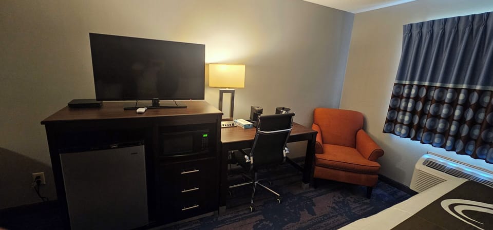 Premium Room, Non Smoking | Desk, free WiFi, bed sheets