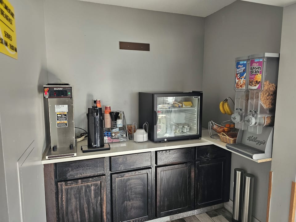 Free daily continental breakfast