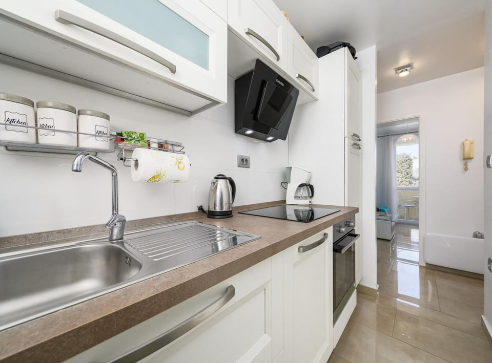 Apartment | Private kitchen | Electric kettle, toaster, cookware/dishes/utensils