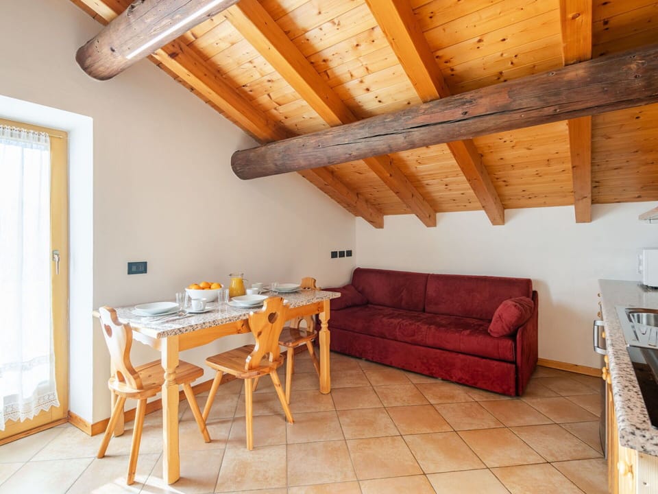 Wood, Home, Apartment, Wood Stain, Hardwood, Wood Flooring, Hotel, Lumber, Tile, Villa