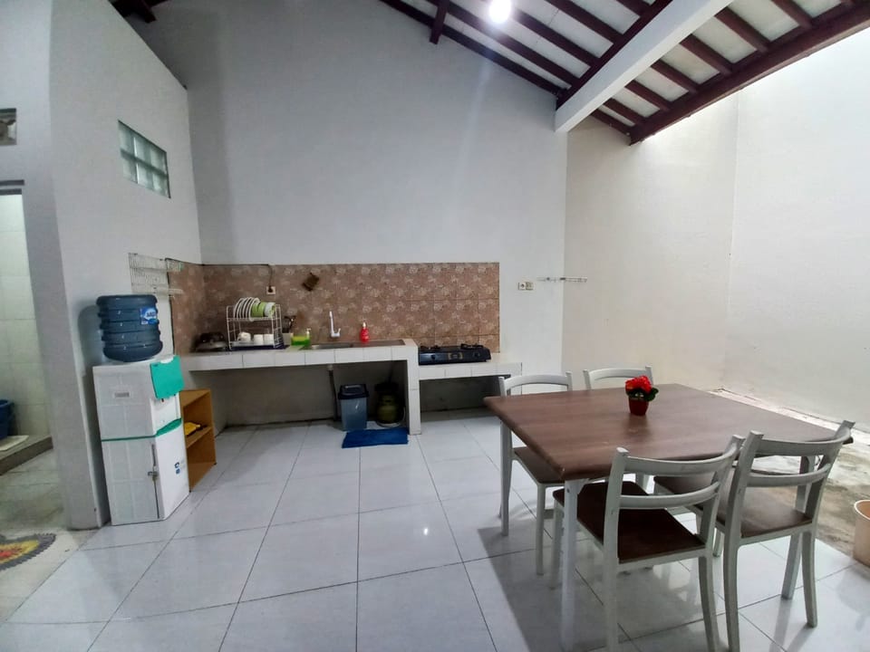 Standard House | Private kitchen | Fridge, rice cooker, cookware/dishes/utensils, cleaning supplies