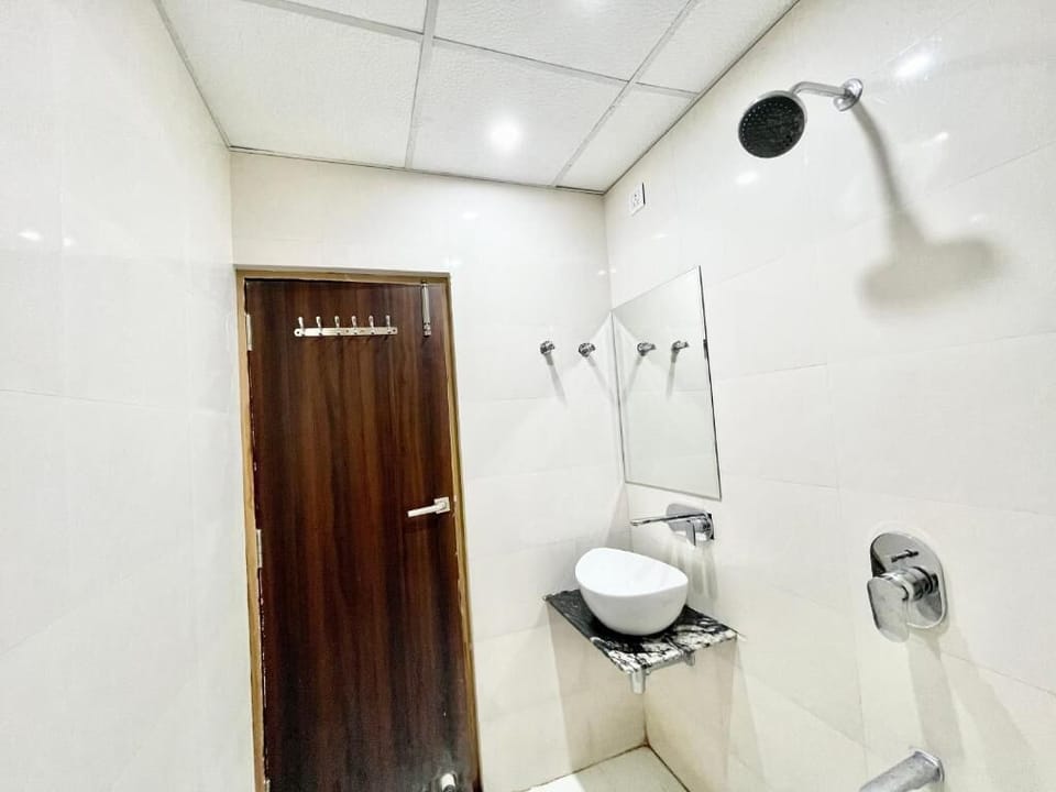 Shower, rainfall showerhead, towels, soap