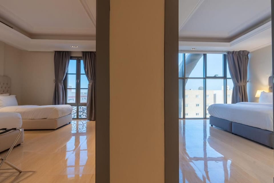 Signature Apartment | In-room safe, blackout drapes, iron/ironing board, free WiFi
