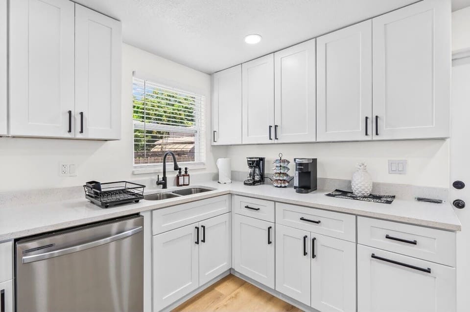 Enjoy our coffee bar with a Keurig and drip coffee maker – coffee pods included for your convenience! #CoffeeLovers #MorningPerks