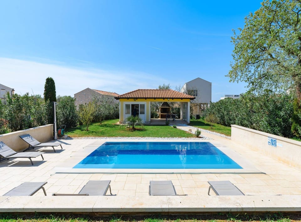 Apartment | Pool | Outdoor pool