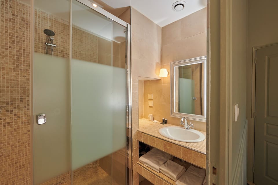 Suite, Garden View | Egyptian cotton sheets, premium bedding, pillowtop beds, minibar