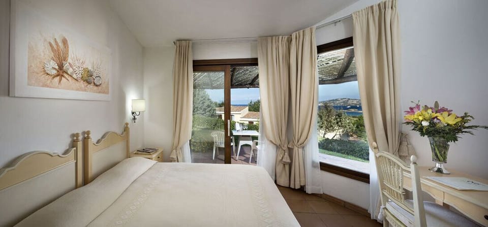 In-room safe, blackout drapes, free cribs/infant beds