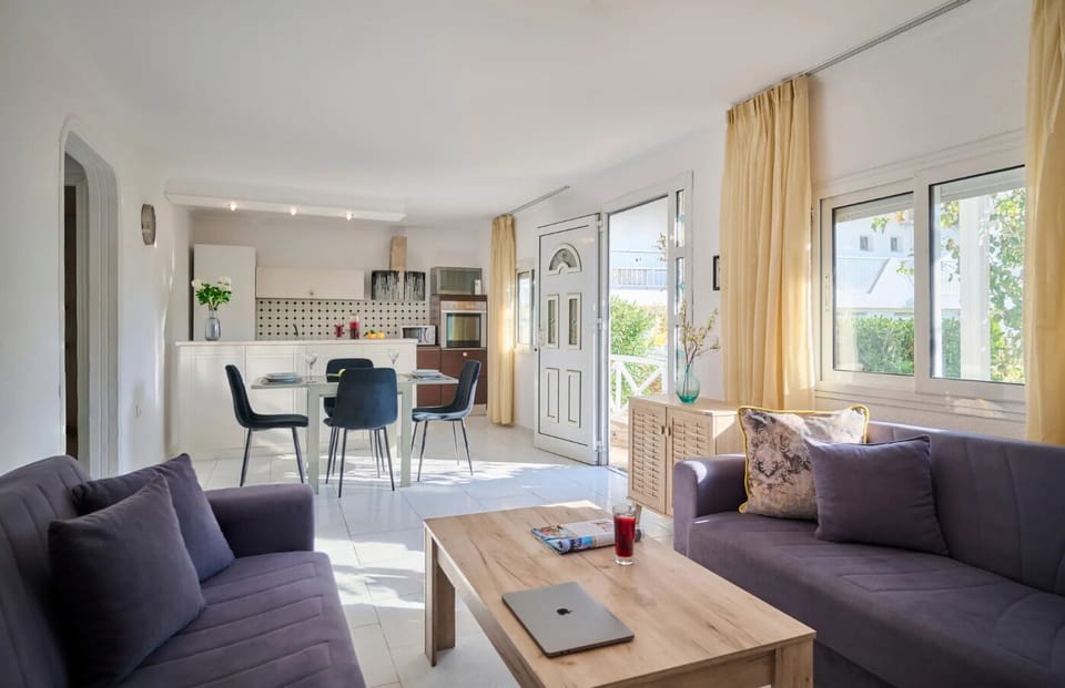 Family Apartment, Garden View | Living area