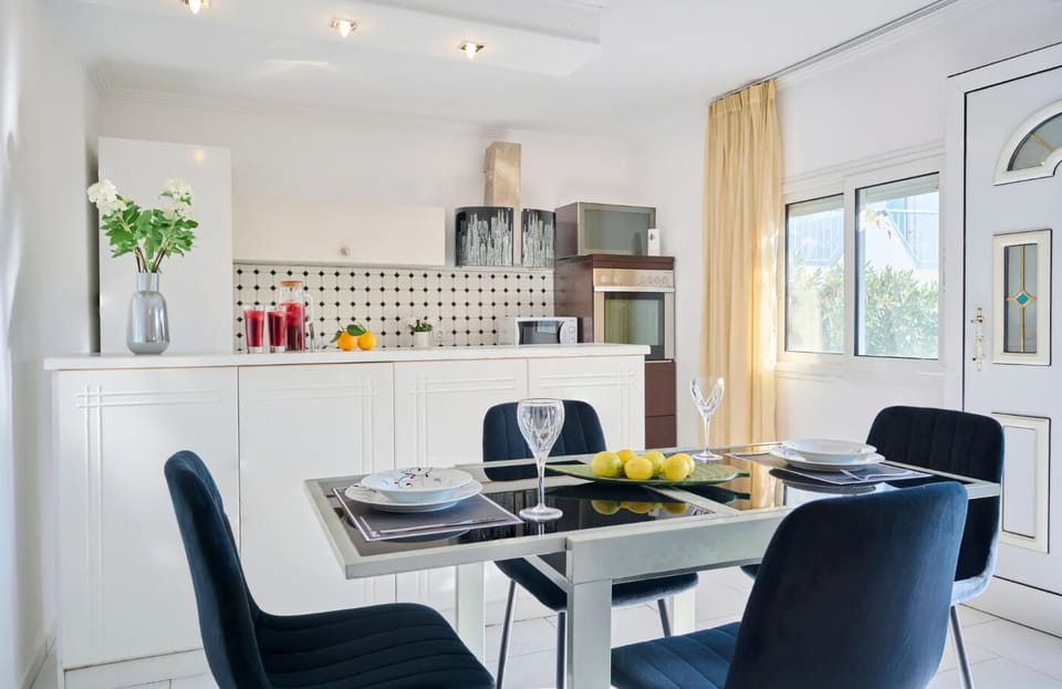 Family Apartment, Garden View | Living area
