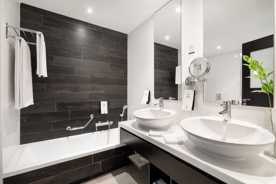 Comfort Double Room | Bathroom | Combined shower/tub, eco-friendly toiletries, hair dryer, bathrobes