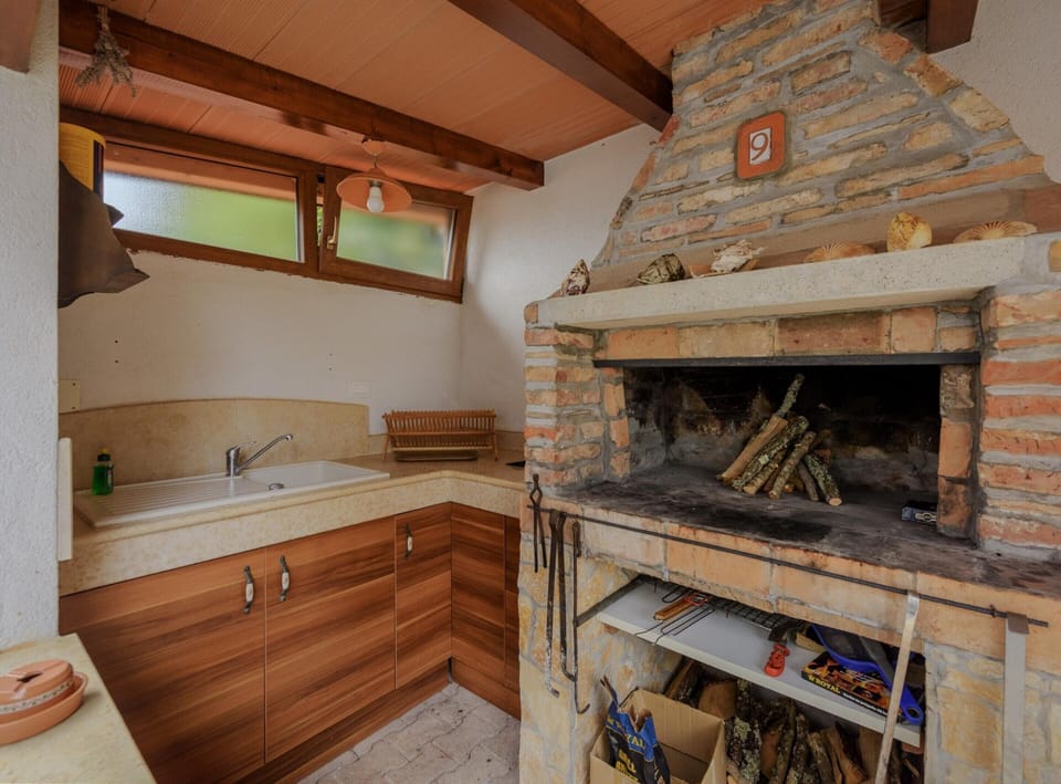 House | Private kitchen | Electric kettle, toaster, cookware/dishes/utensils