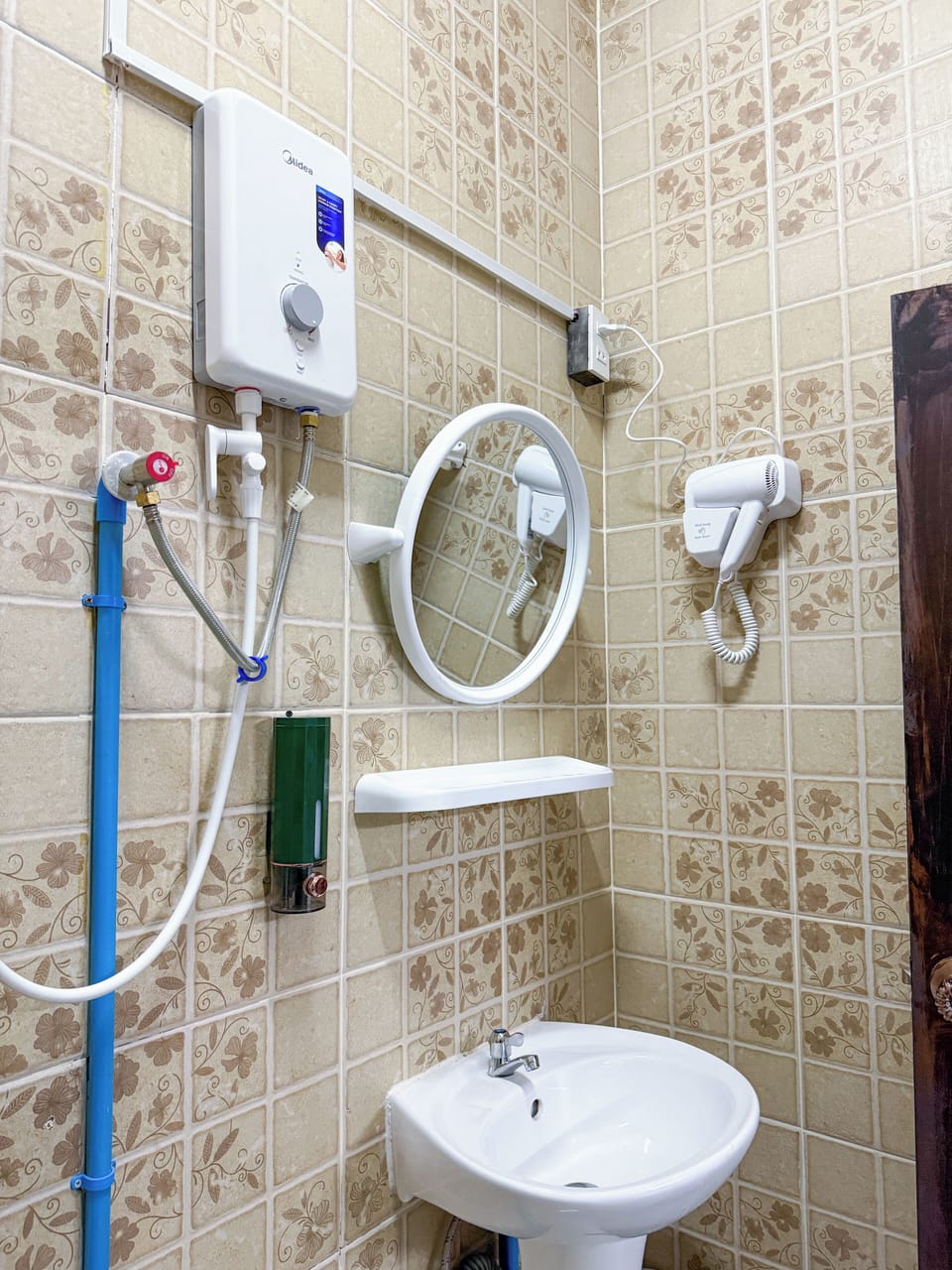 Shower, free toiletries, hair dryer, slippers
