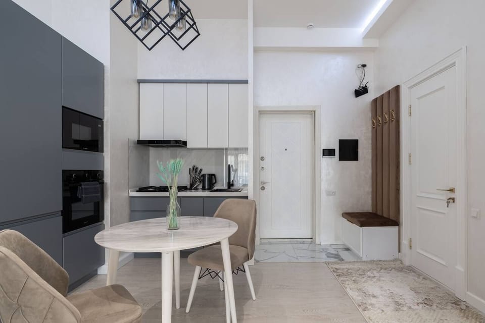 Family Condo, Balcony, City View | Living area