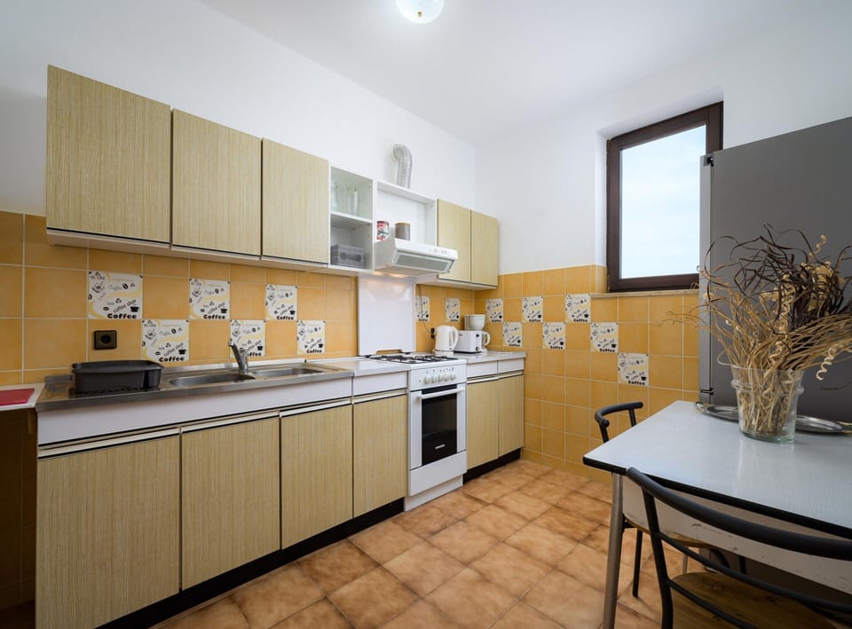 Apartment | Private kitchen | Electric kettle, cookware/dishes/utensils