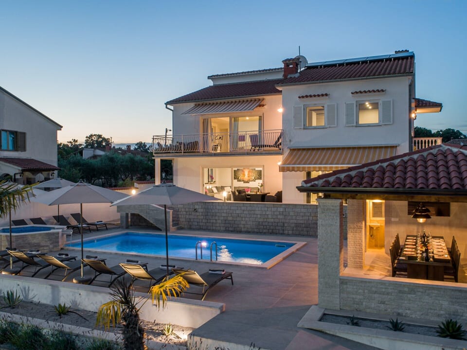 Villa | Pool | Indoor pool, outdoor pool