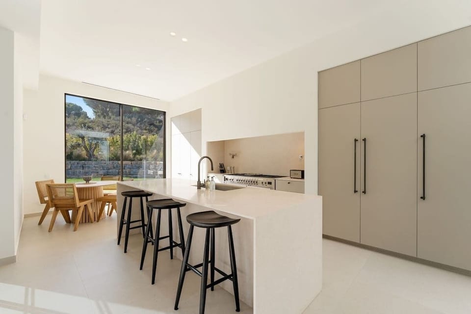 Chef kitchen with 150 smeg gas , 2 refrigerators + freezer , breakfast corner 