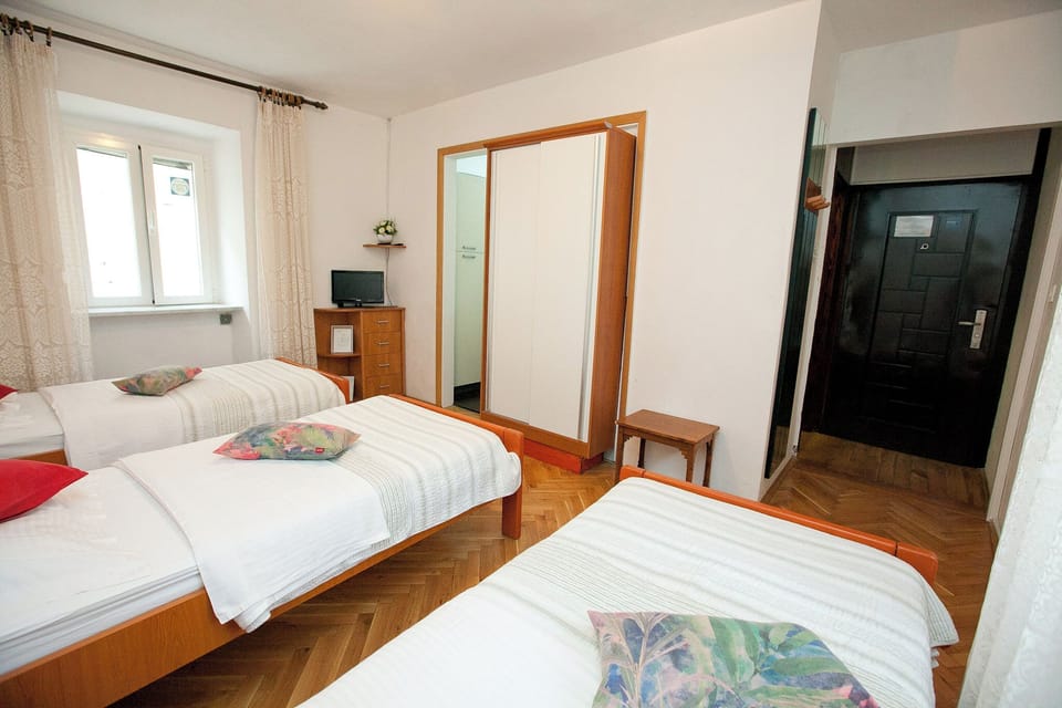 Basic Studio, City View | Free WiFi