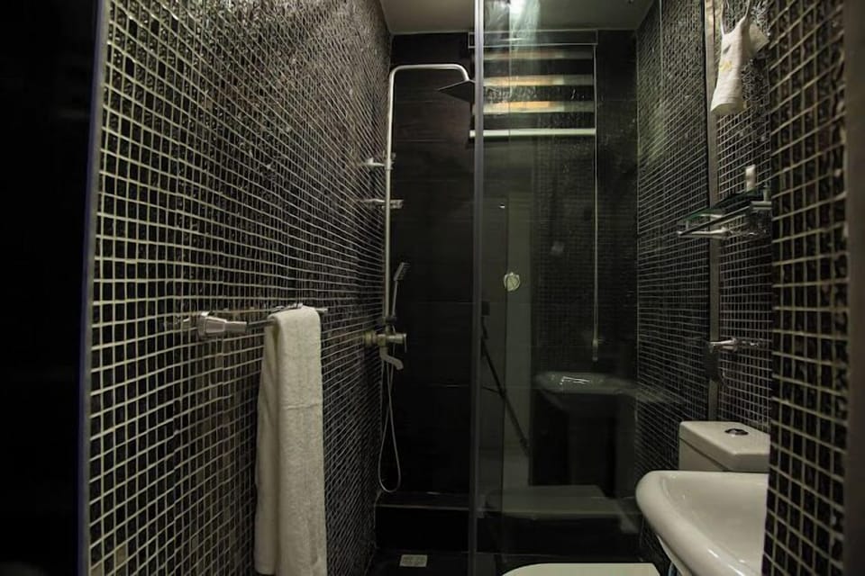 Deluxe Room, Balcony, City View | Bathroom | Free toiletries, hair dryer, towels, soap