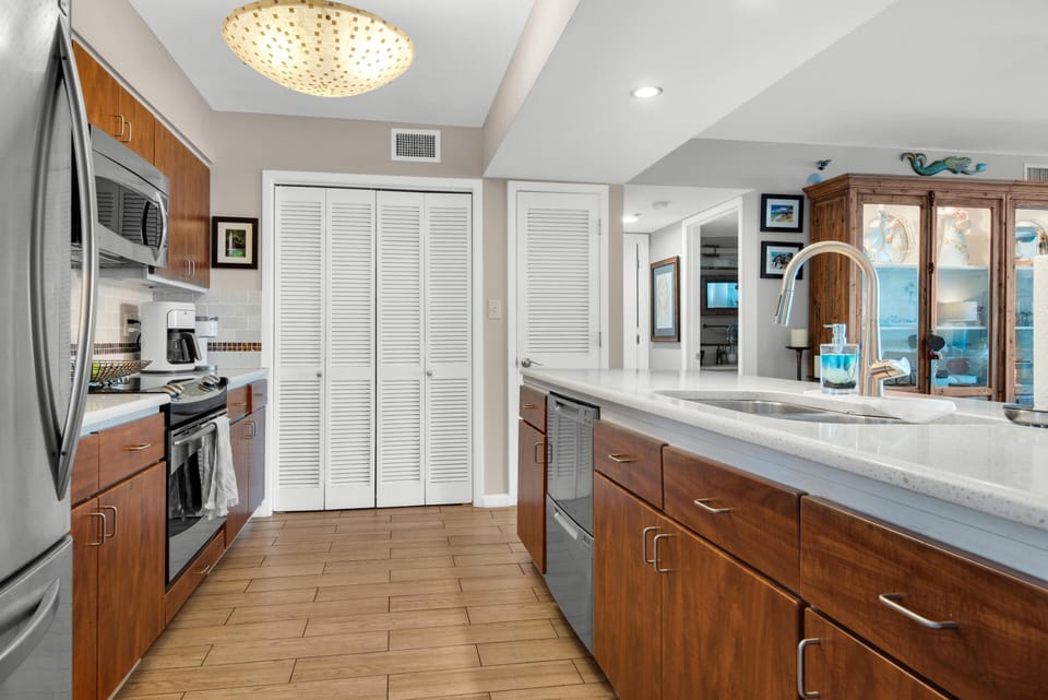 Condo, Multiple Beds (Tristan Towers unit 1D) | Private kitchen | Oven, toaster