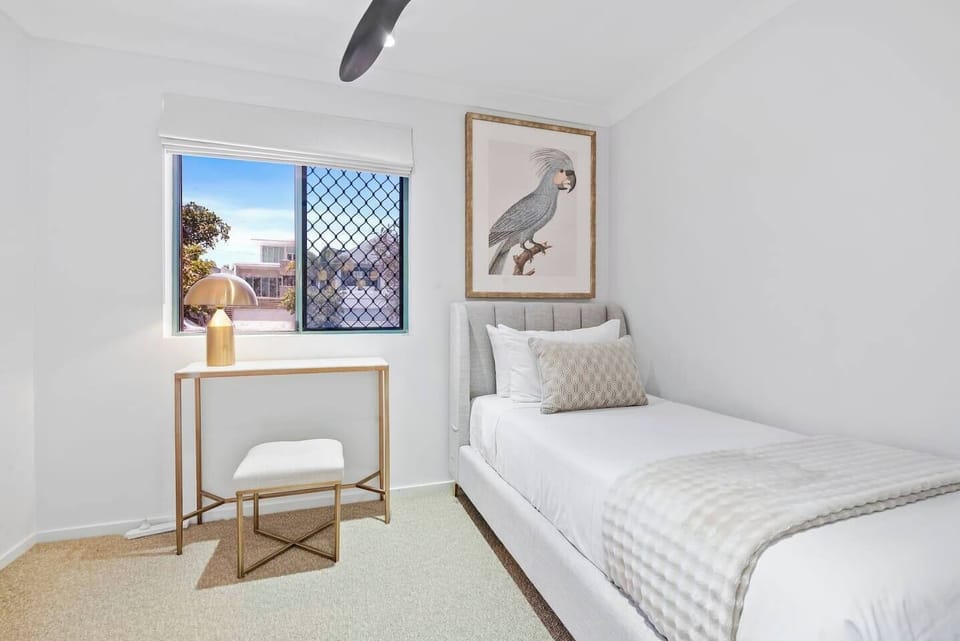 Perfect for children or solo travellers, this bedroom features a single bed and a chic workspace with a view.