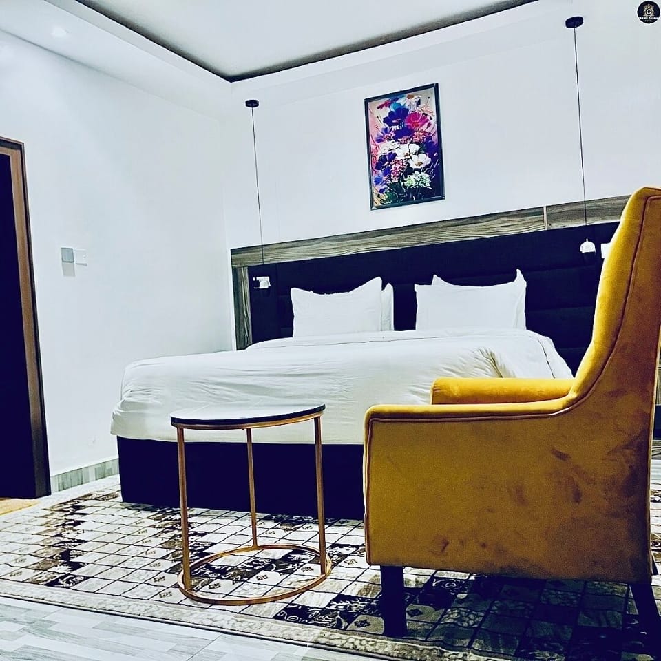 Single Room | Premium bedding, individually furnished, desk, laptop workspace