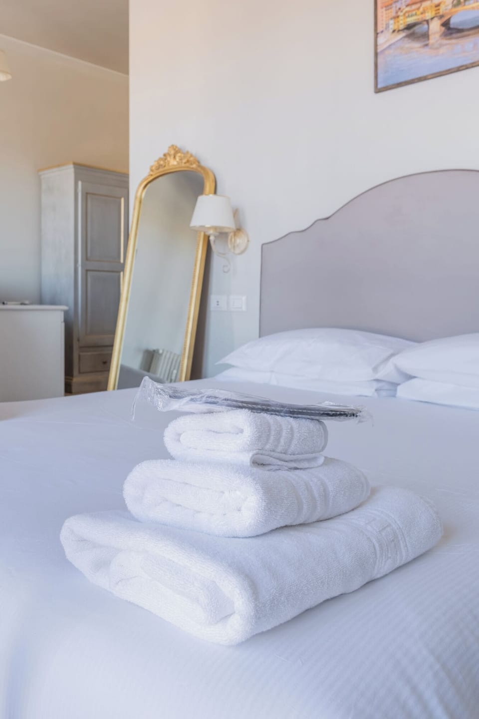 Junior Suite, City View | Minibar, in-room safe, individually decorated, individually furnished