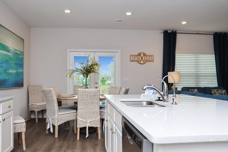House, Multiple Beds (Coastal Oasis) | Dining