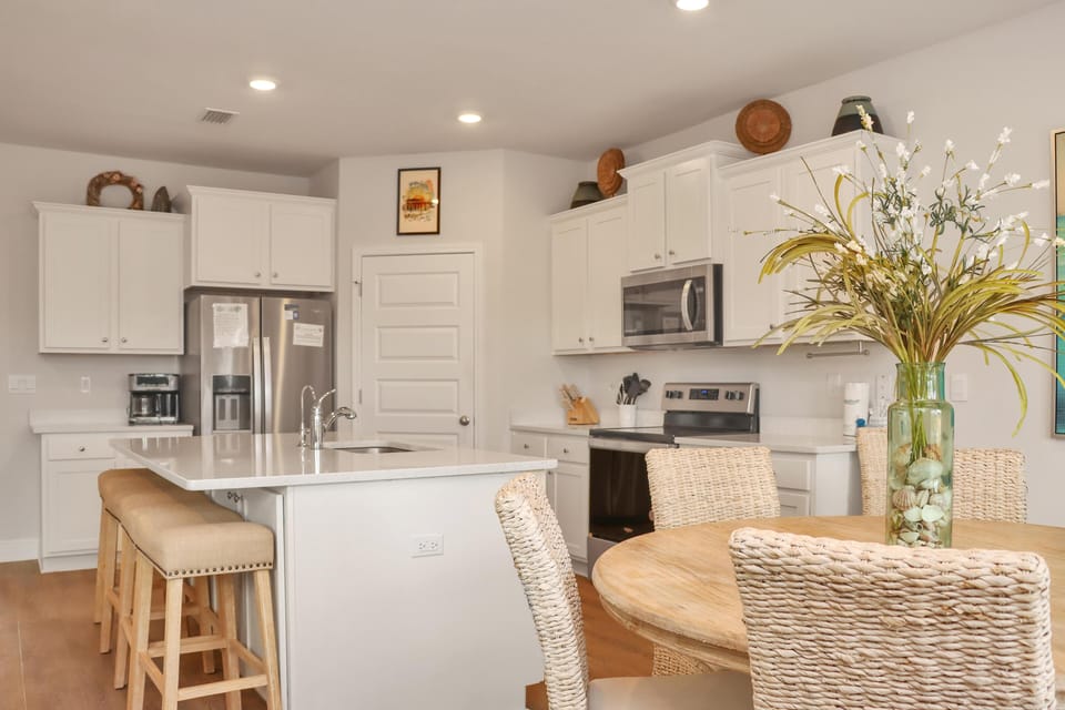 House, Multiple Beds (Coastal Oasis) | Private kitchen | Oven, toaster