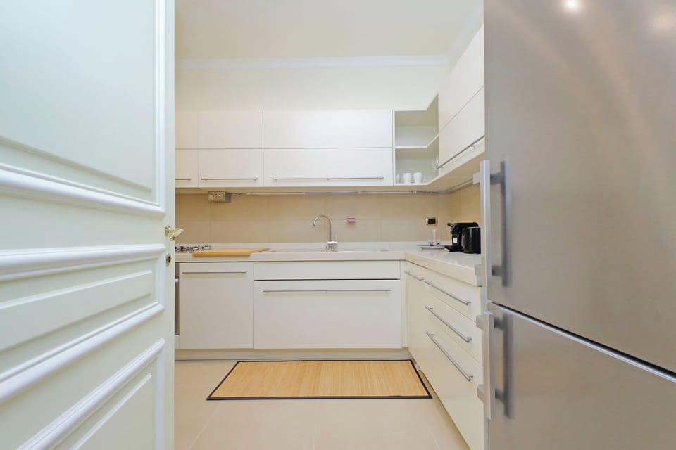 Apartment, City View | Private kitchen | Electric kettle, toaster
