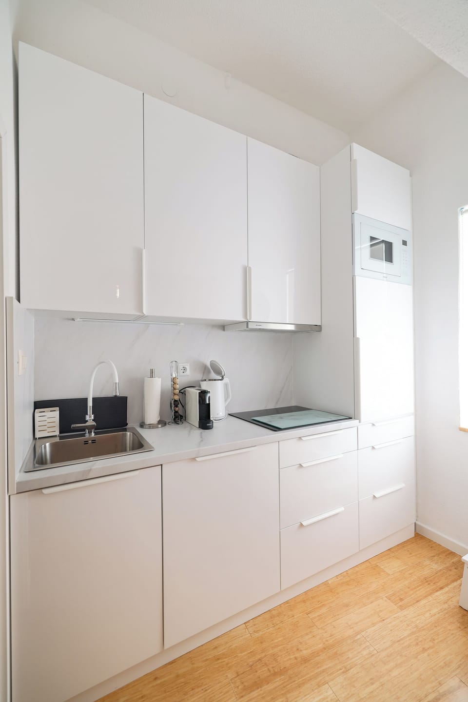 Deluxe Apartment, City View | Private kitchen | Electric kettle, toaster