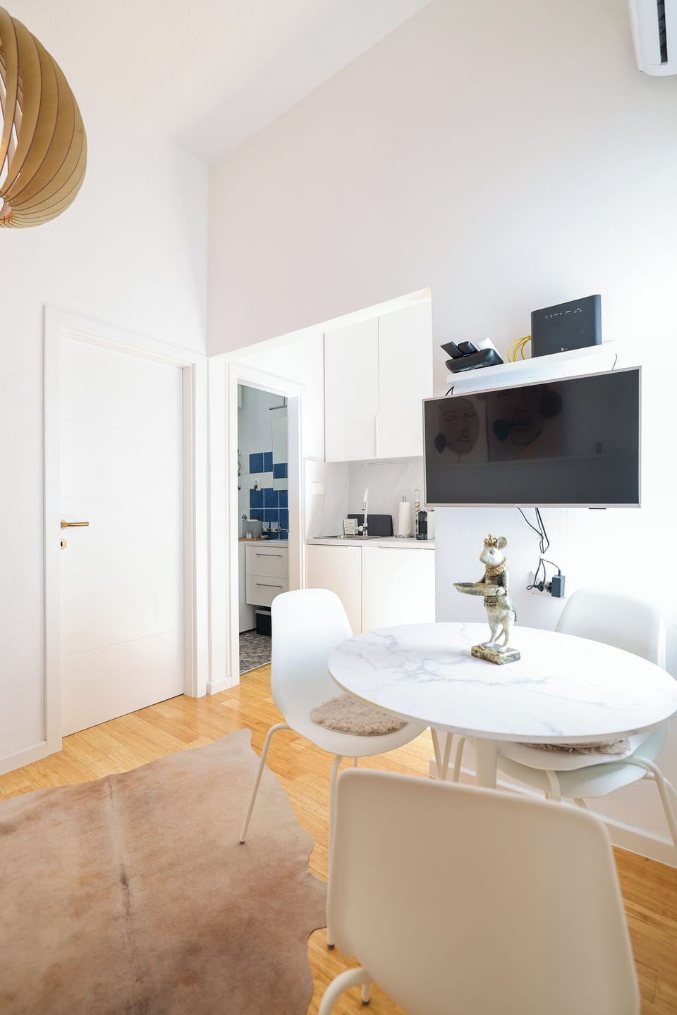 Deluxe Apartment, City View | Private kitchen | Electric kettle, toaster