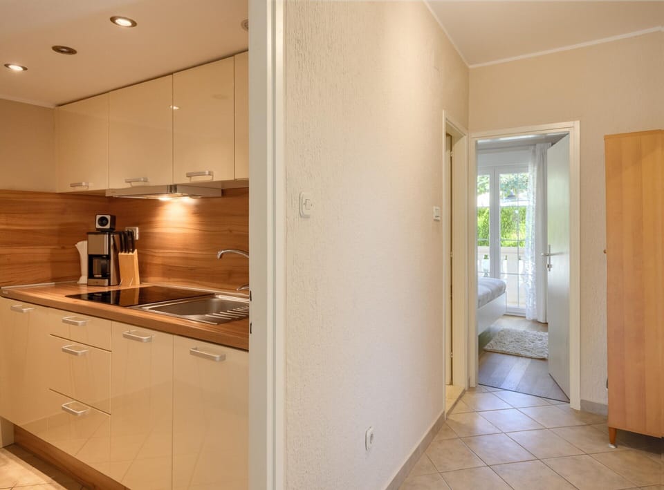 Apartment | Private kitchen | Electric kettle, cookware/dishes/utensils