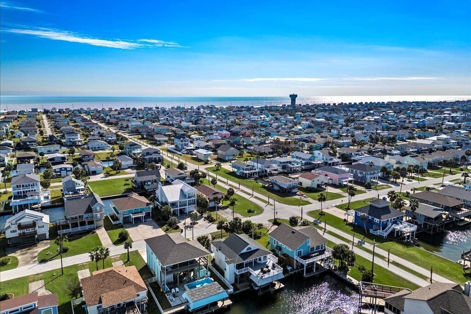 Discover the charm of Galveston's vibrant beachfront community!