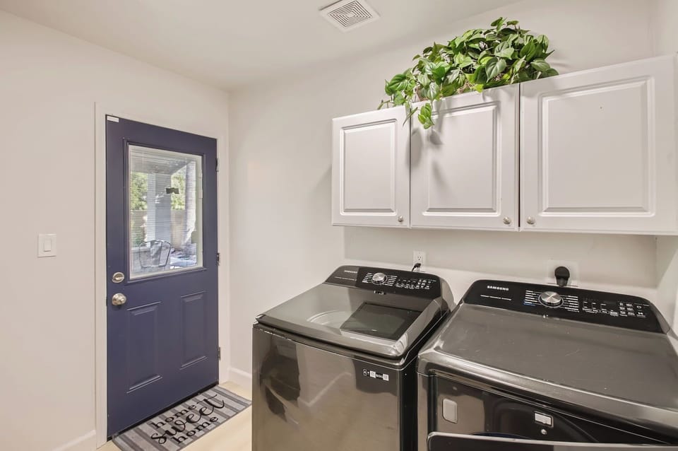 2207 S Cherry - Web Quality - 032 - 33 Laundry Room