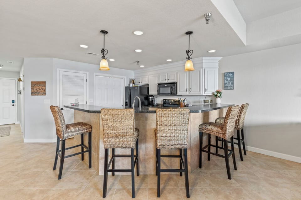 Kitchen & Bar Seating